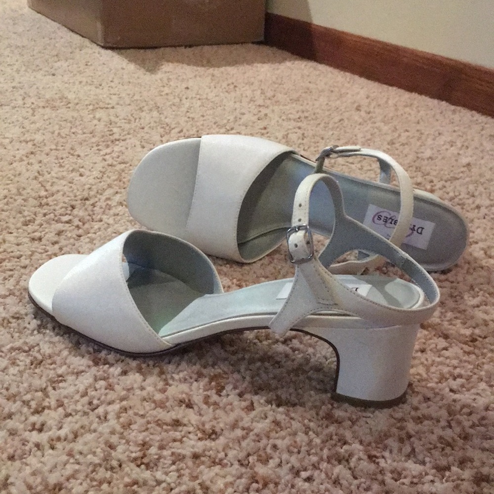 Beautiful low heeled dress shoes